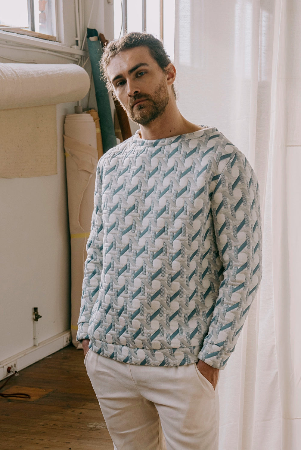 AMA2026-BRAVO-Sweater.webp
