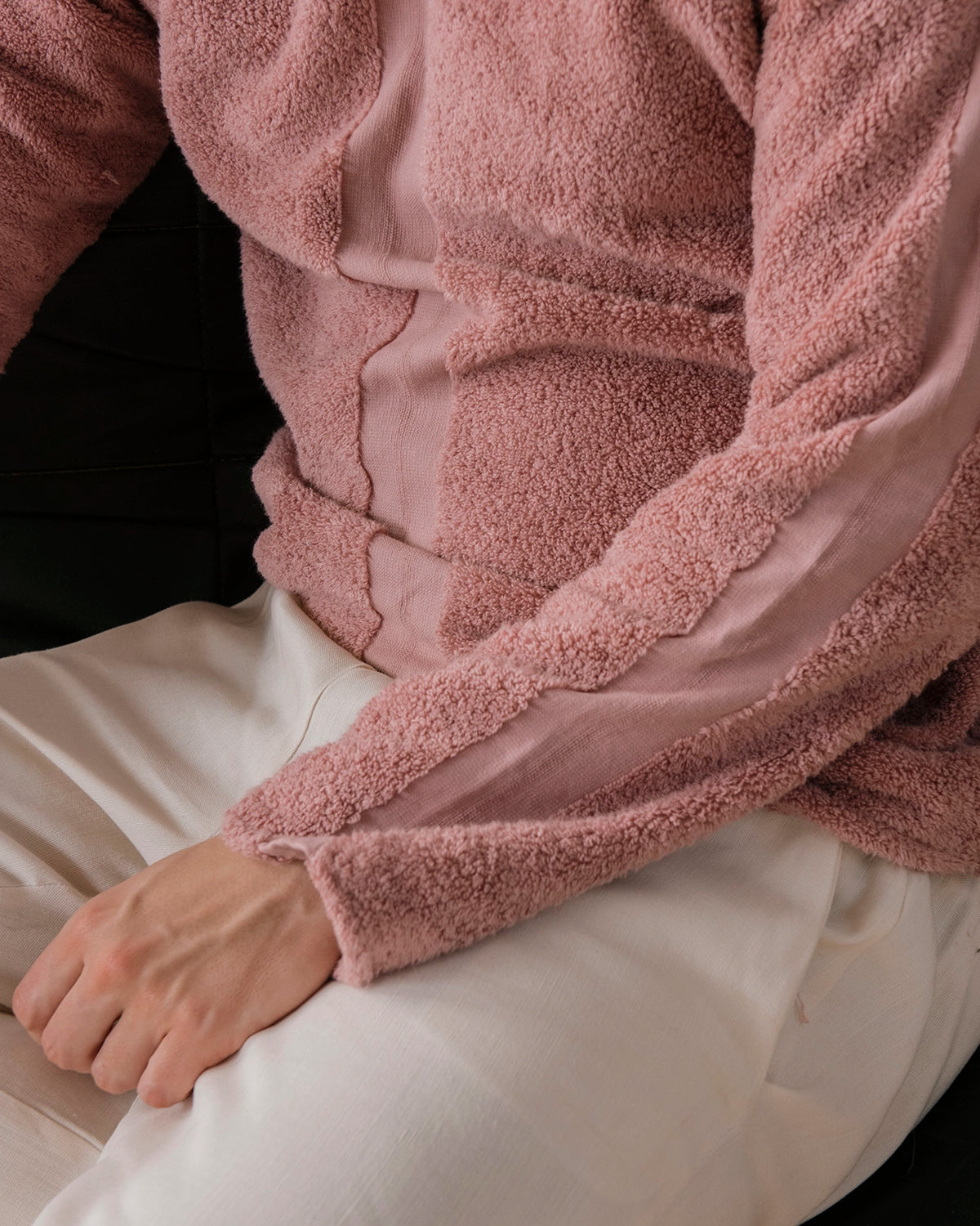 AMA2026-Lookbook-Sweater-01.webp