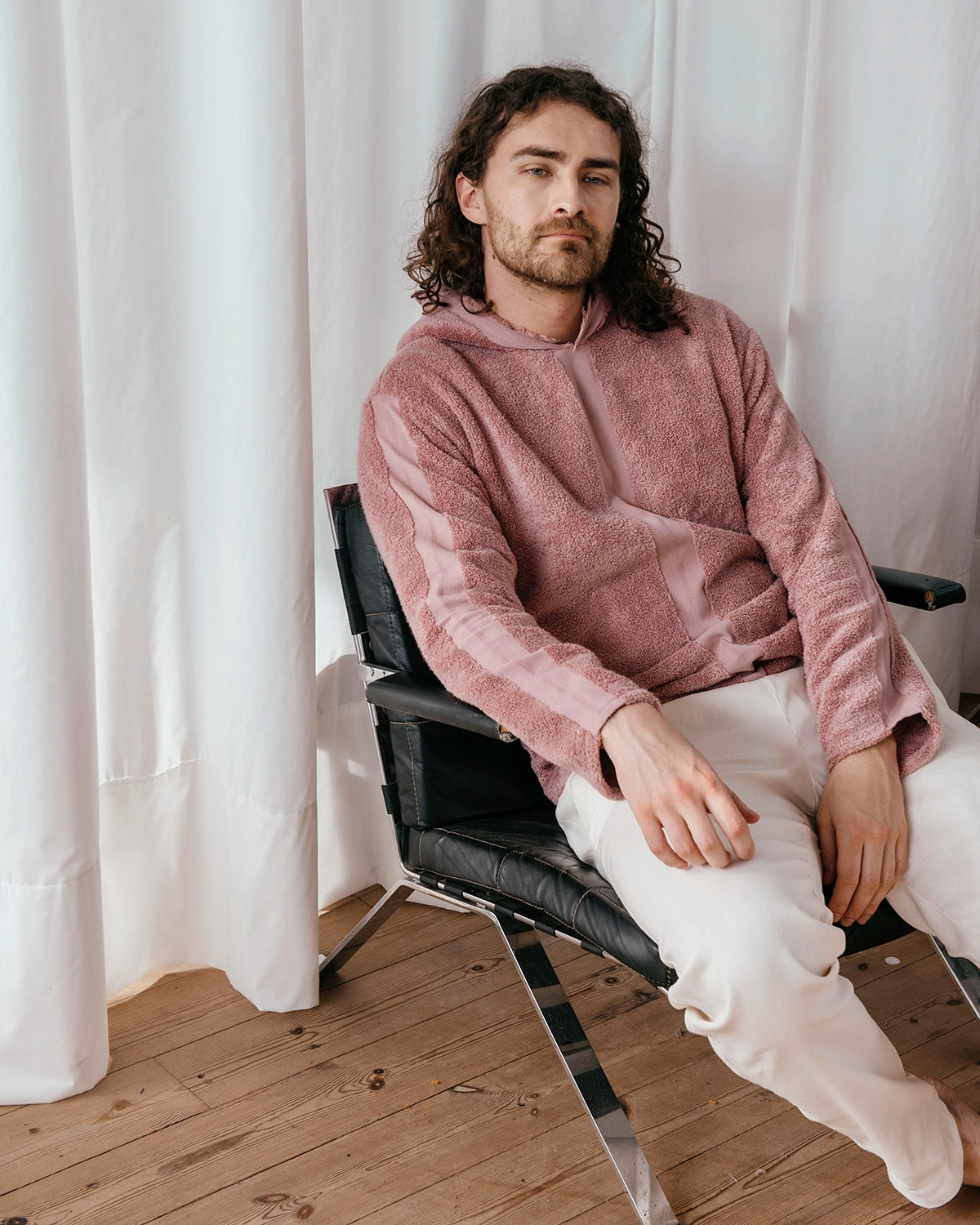 AMA2026-Lookbook-Sweater-02.webp
