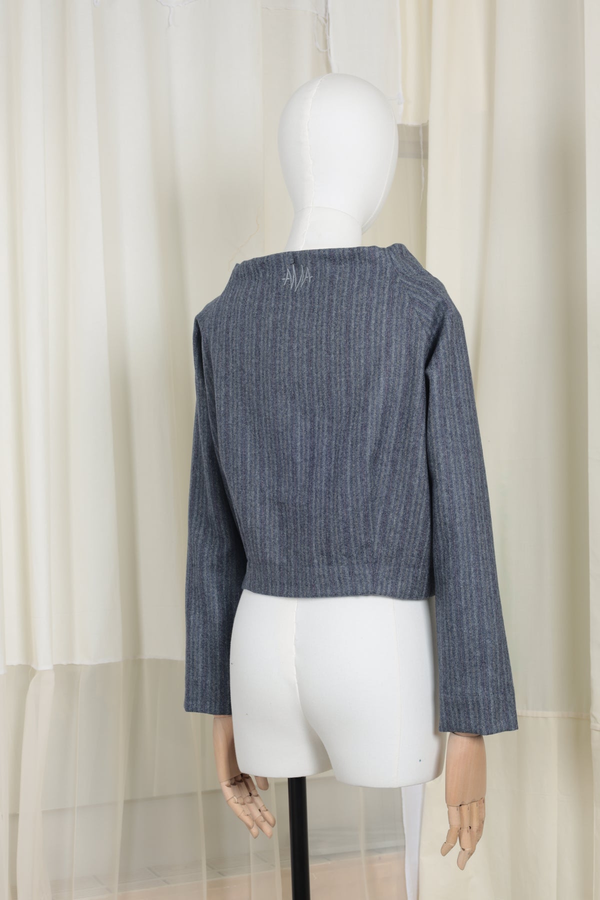DELTA lichte wolmix met subtiel blauw streepje