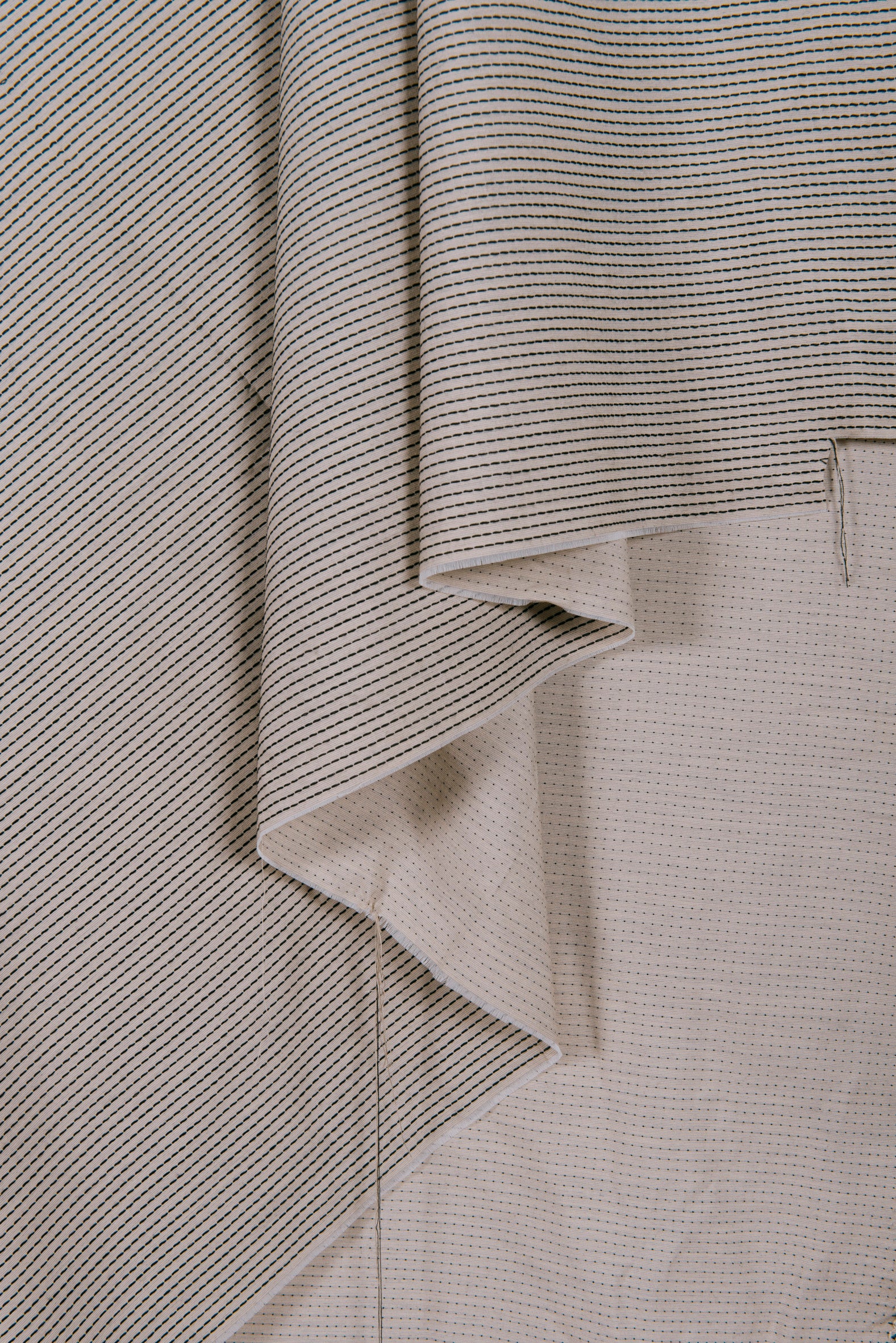 material:beige katoen met zwart geweven draadje:2